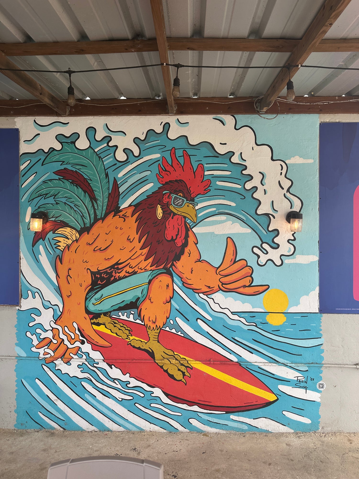 Mural gallo Surfer de Padin Sosa Isabela Puerto Rico